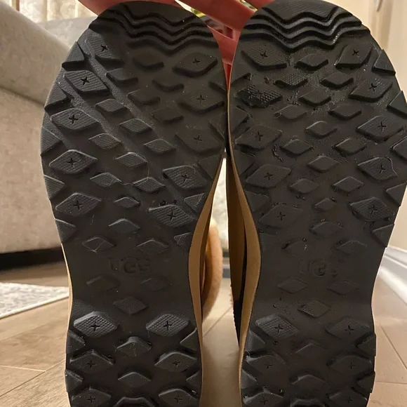 Ugg Adirondack Tall boot - 6.5 womens - Picture 2 of 4